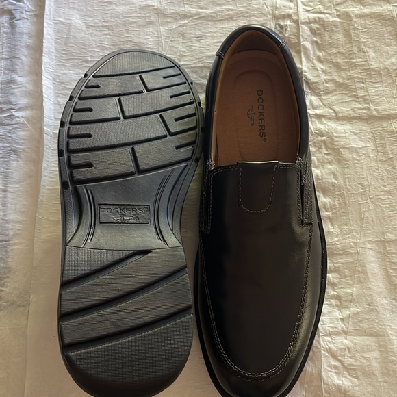 Dockers - Picture 3 of 5